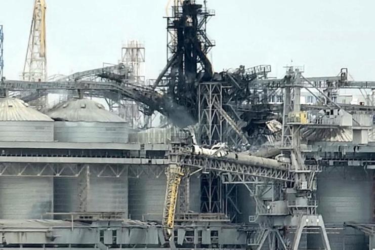 Внаслідок нічної атаки росіян у порту "Чорноморськ" знищено 60 тис. т зерна 